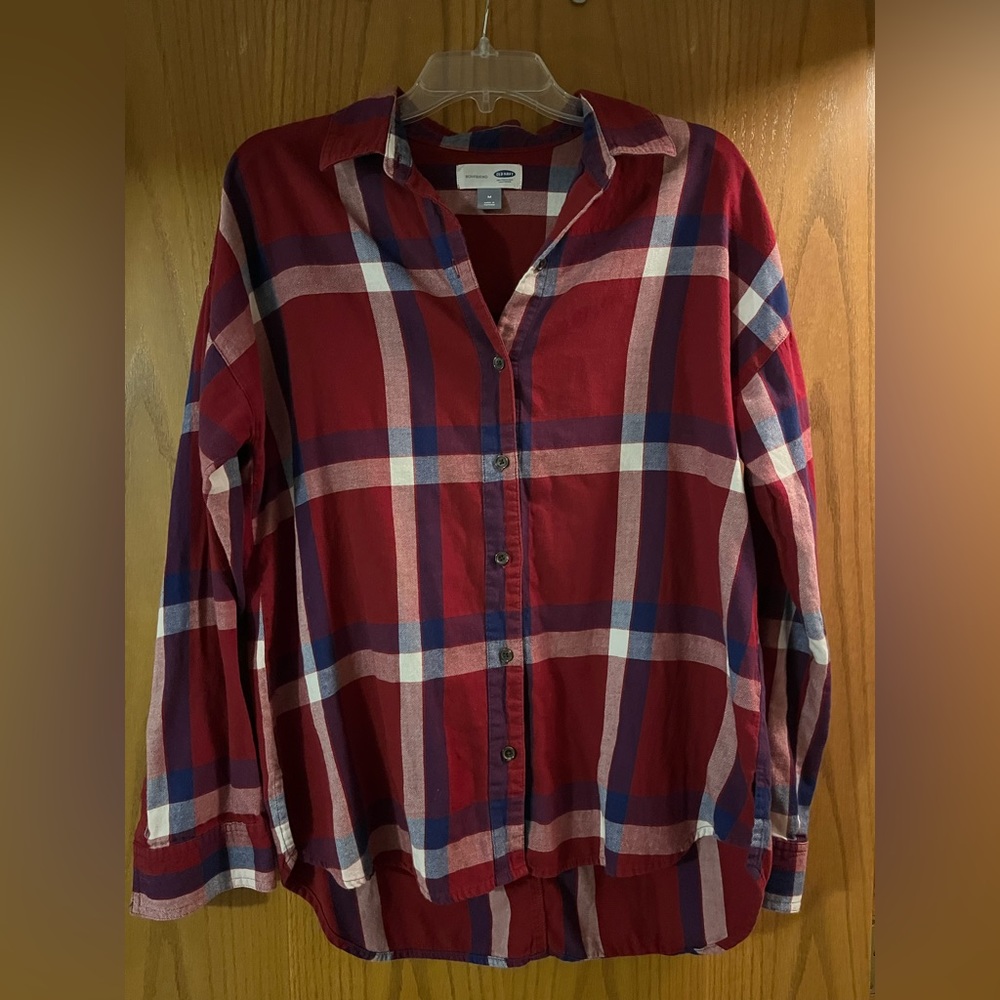 Old Navy. long-sleeve button down boyfriend flannel. Size Medium